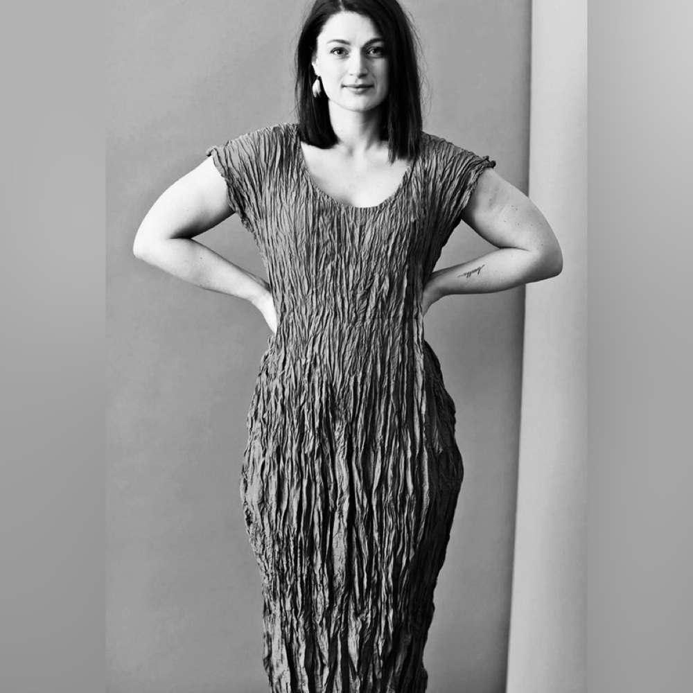 Vintage RAY LONDON Artist Grey Plissรฉ Crinkle Unique 1990s Art Dress One Size